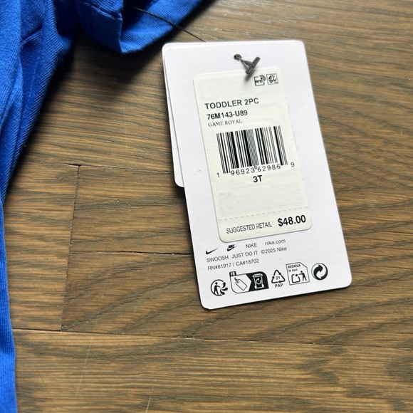 NWT Nike Toddler Set size 3T - Picture 2 of 2